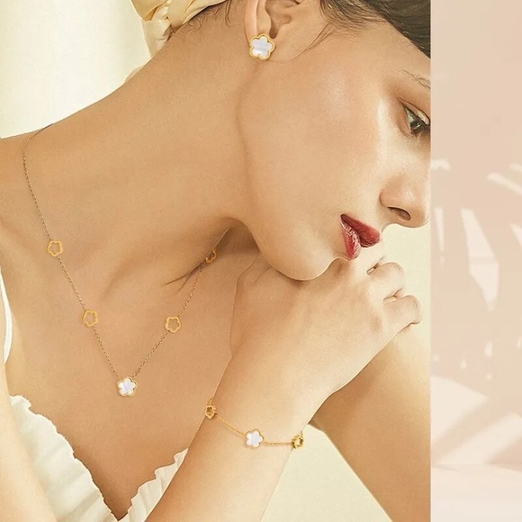 Zara Mother of Pearl Flower Camellia Fine Chains Studs - Picture 15 of 16